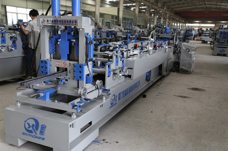 Mesin Pembentuk Rol Purlin CZ100-300 Ke Vietnam